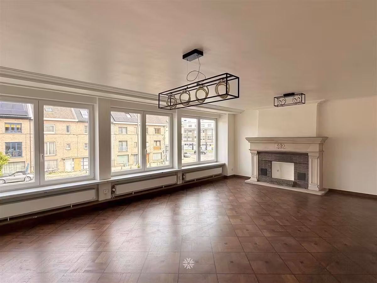 Gerenoveerd appartement met 2 slaapkamers en terras - 2