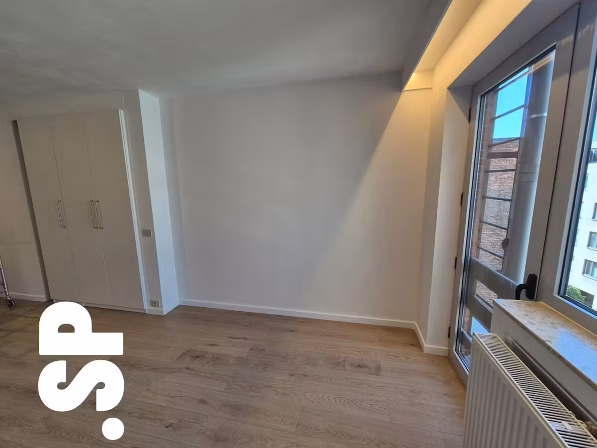 Renovated studio on Nationalestraat - 7