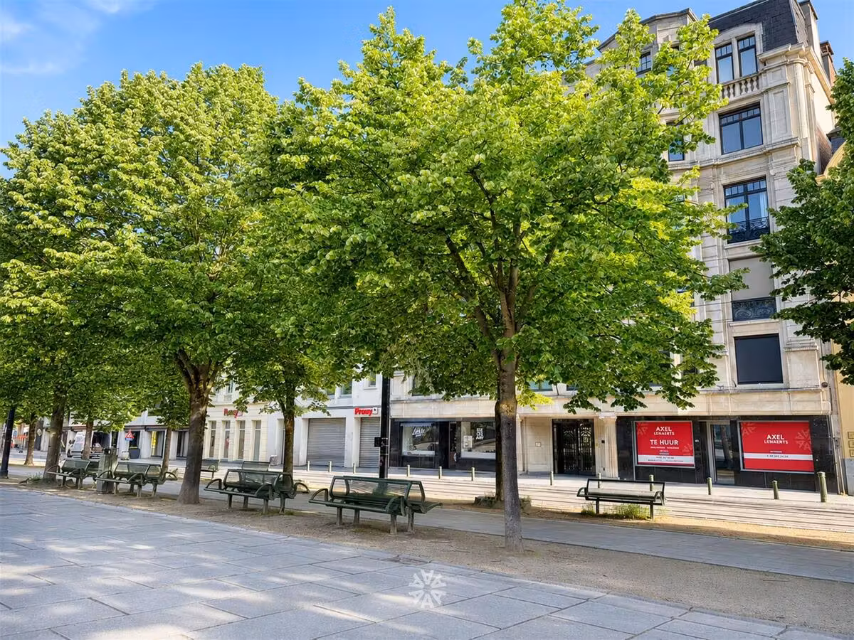 Prachtig gerenoveerd en lichtrijk op de Kouter te huur in Gent - 2