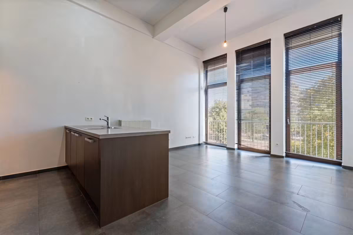 Appartement met zonnig balkon in Cadixwijk