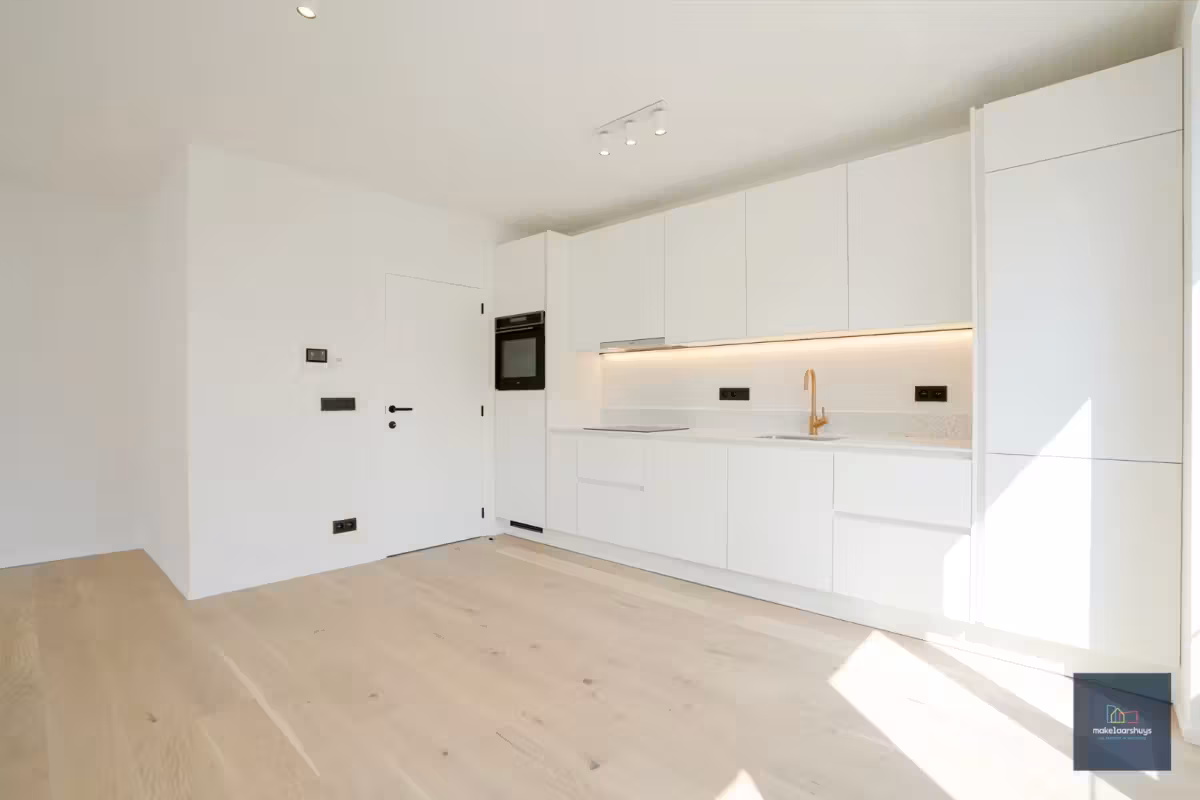 Stijlvol gerenoveerd 2 slaapkamerappartement - 9