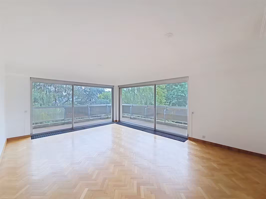 Ruim appartement 3 slaapkamers met terras in Ukkel