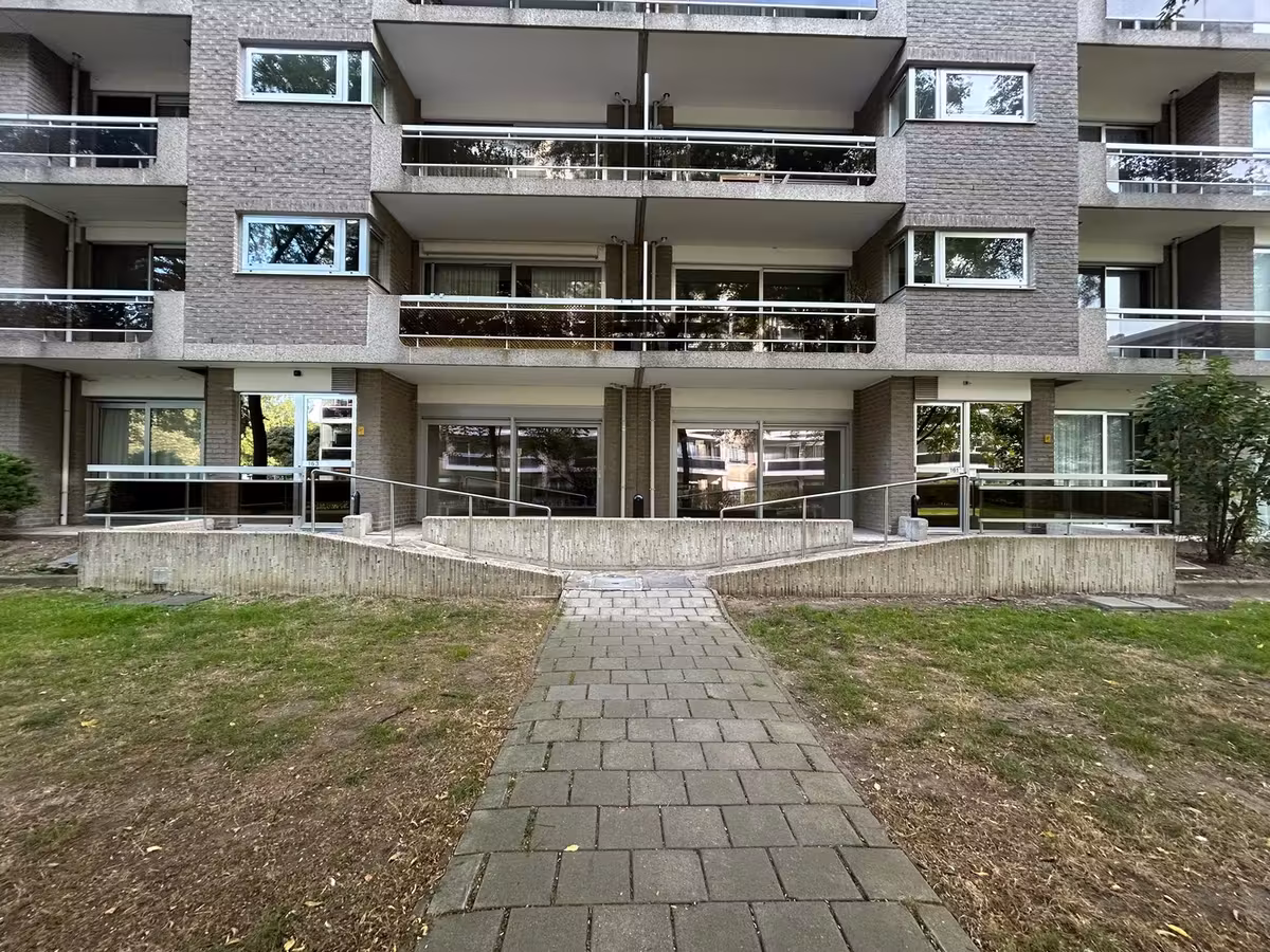 Appartement au rez-de-chaussée rénové avec terrasse - 2