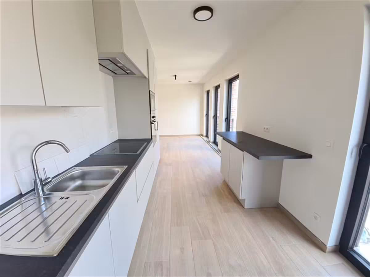 Recent luxury 1-bedroom apartment with terrace and parking - 5
