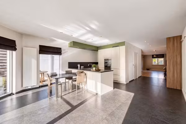 Maison semi-ouverte rénovée avec jardin - 11