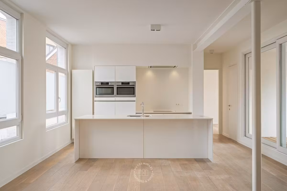 Lichtrijk en stijlvol wonen nabij de Marnixplaats - 3