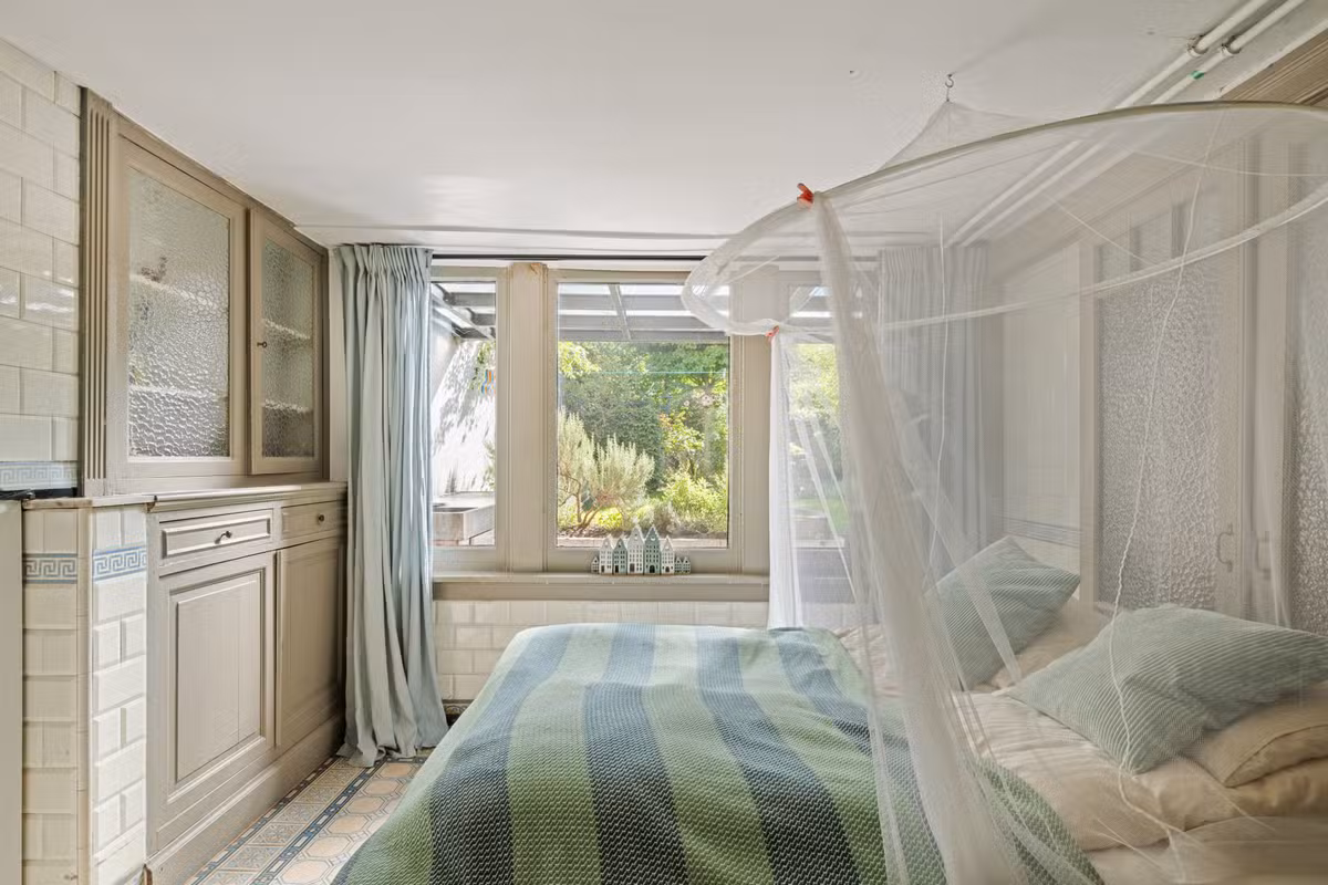 Maison charmante avec cinq chambres à coucher et jardin - 4