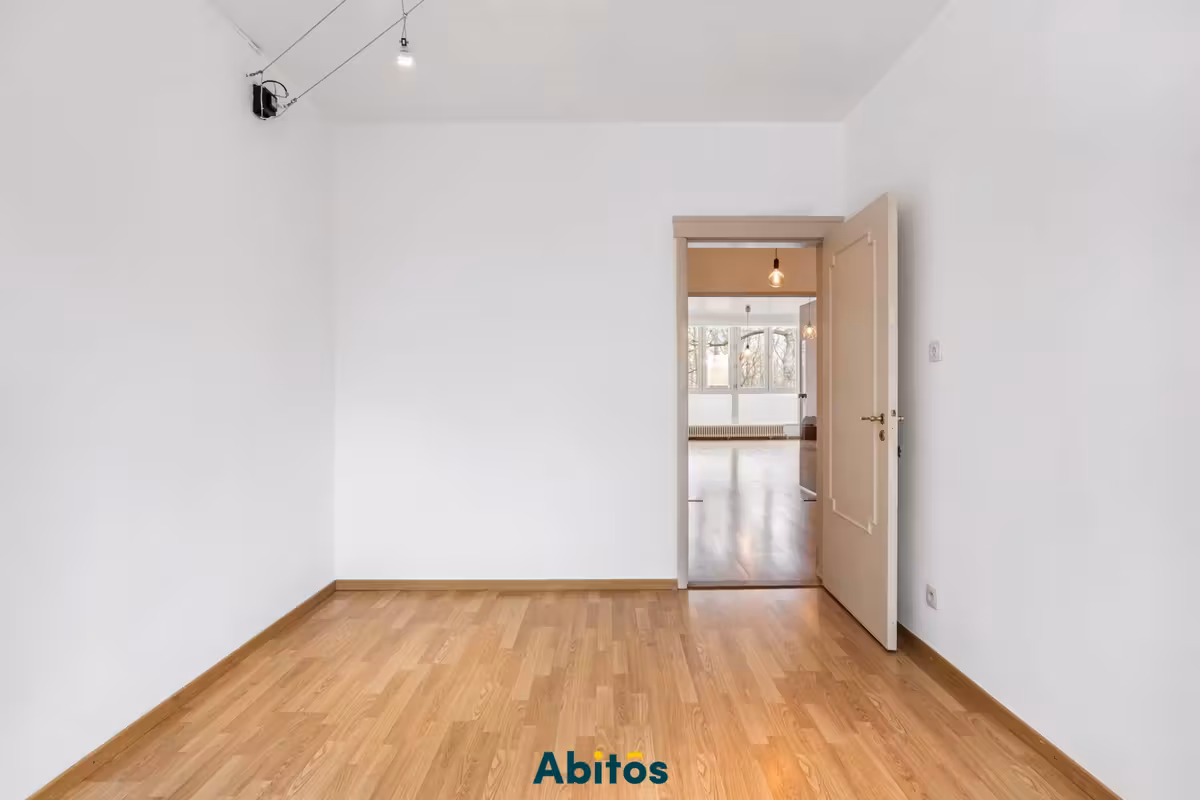 Tweeslaapkamerappartement met garagebox nabij Coupure - 14
