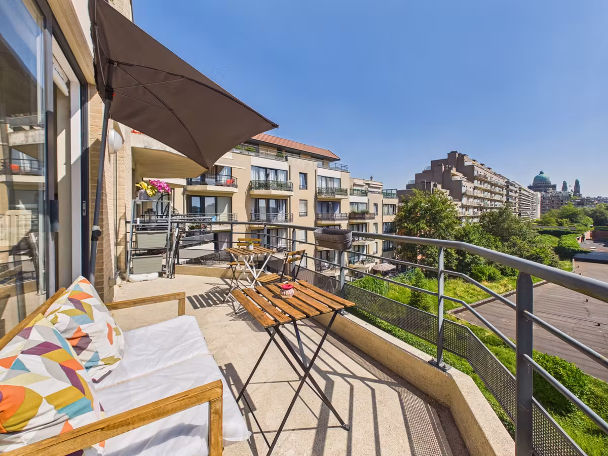 Appartement met twee slaapkamers en terras in Molenbeek
