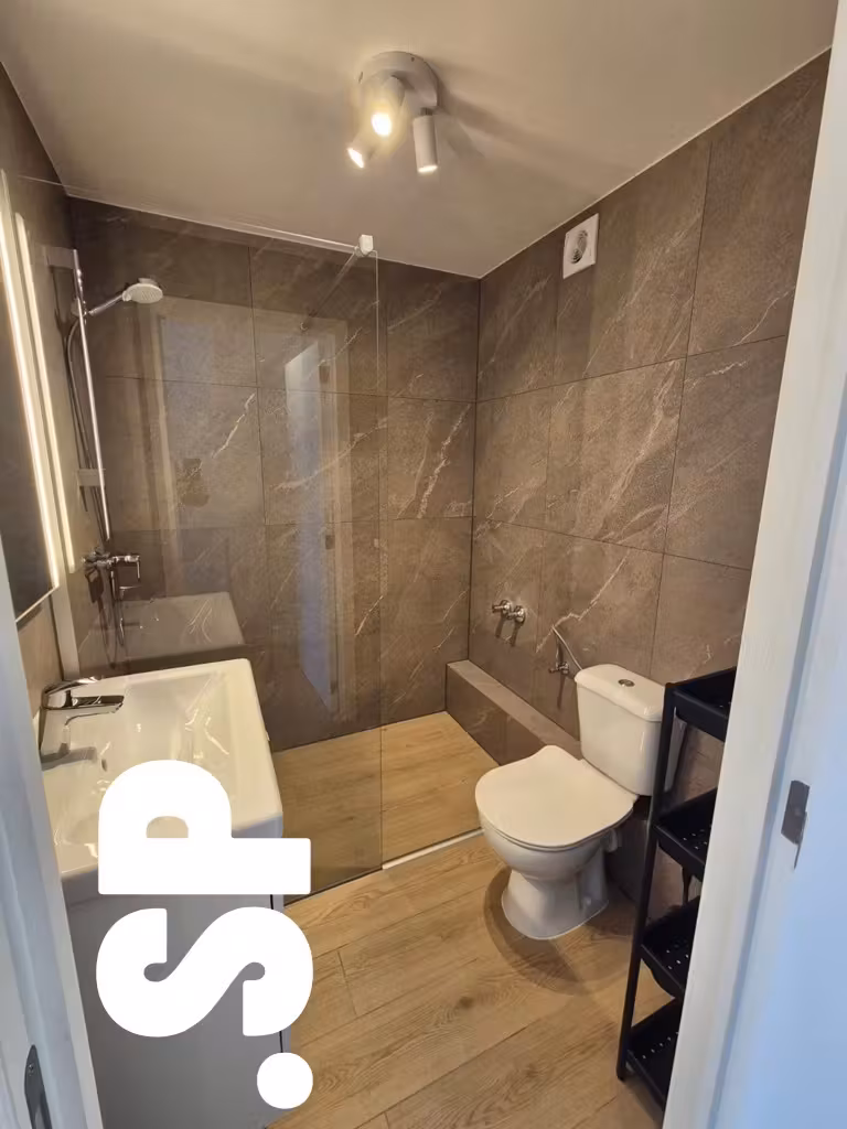 Renovated studio on Nationalestraat - 5