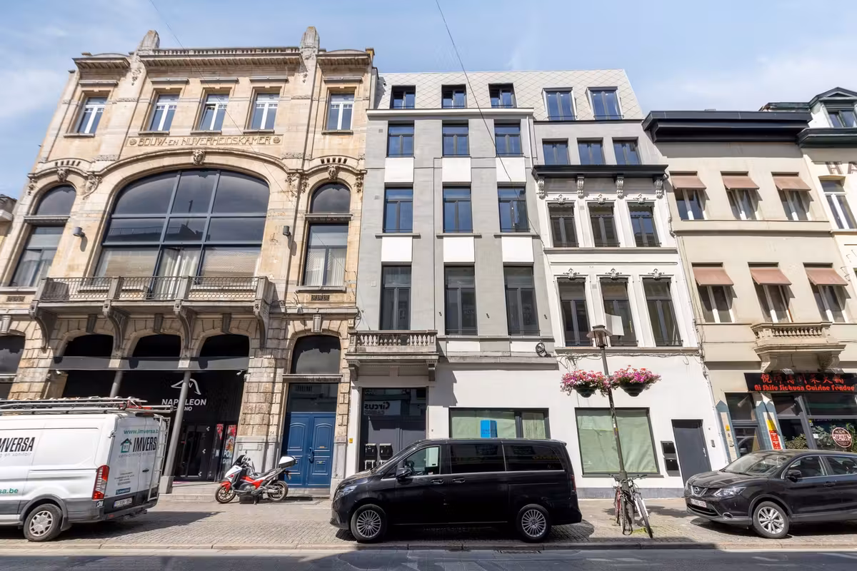 Renovated apartment with 2 bedrooms and spacious terrace - 23