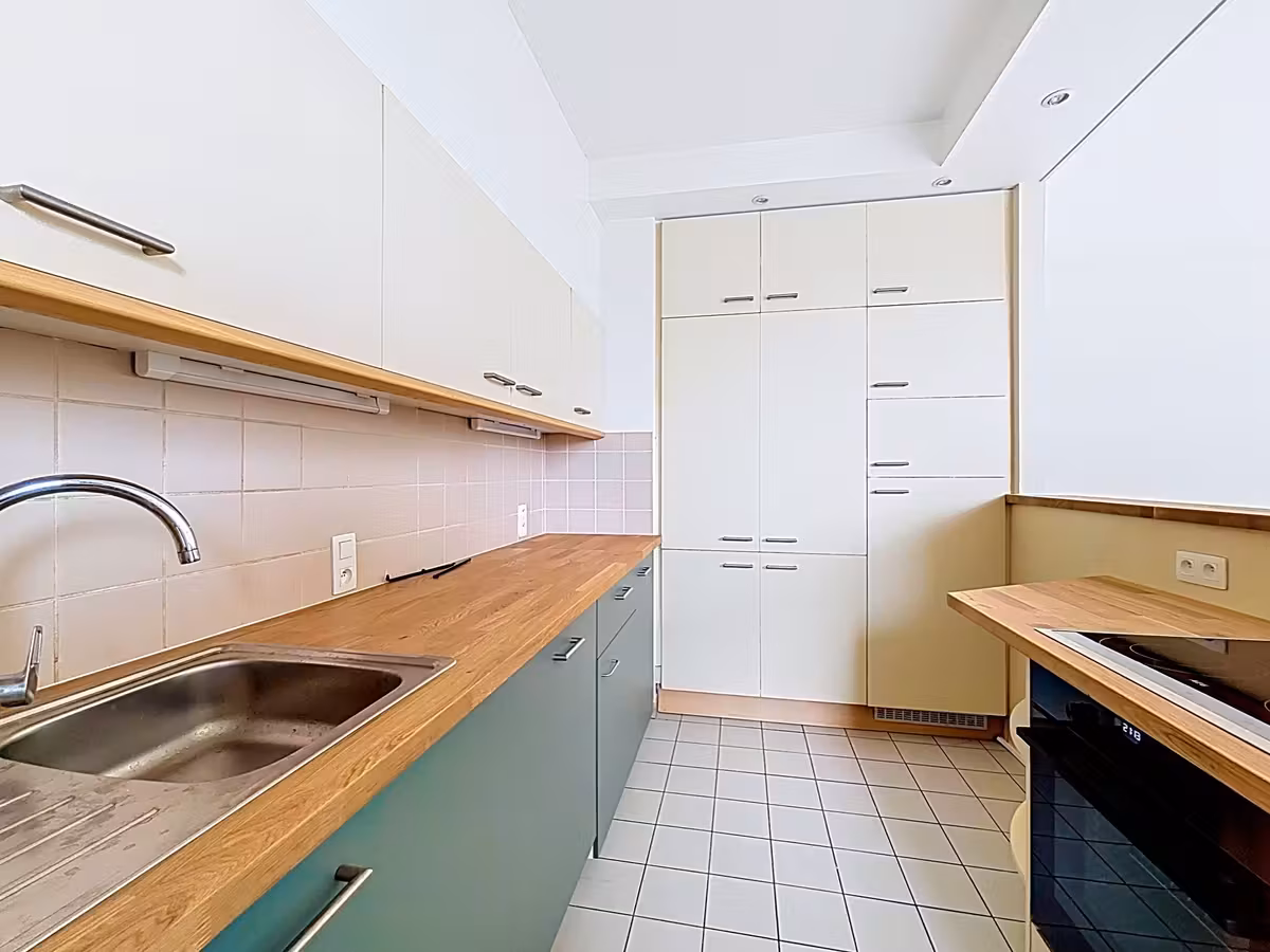 Renovated 2-bedroom apartment with terrace - 3