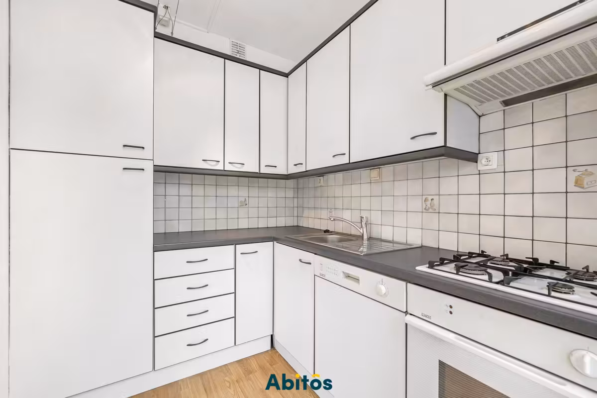 Tweeslaapkamerappartement met garagebox nabij Coupure - 9