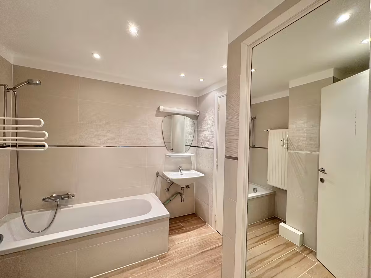 Licht Appartement Met Uitzicht Op Forest Park - 15