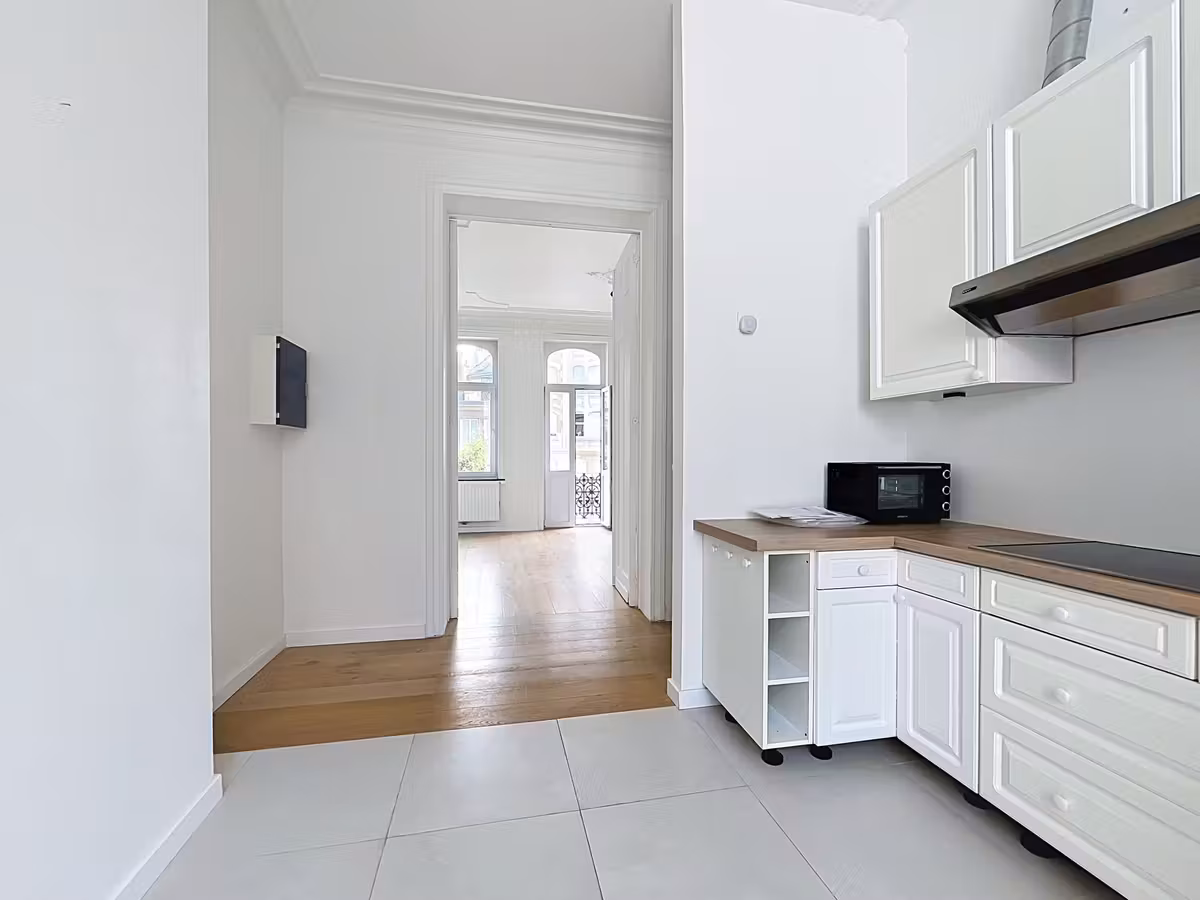 Lichtrijk appartement te huur met balkon in Schaarbeek - 11