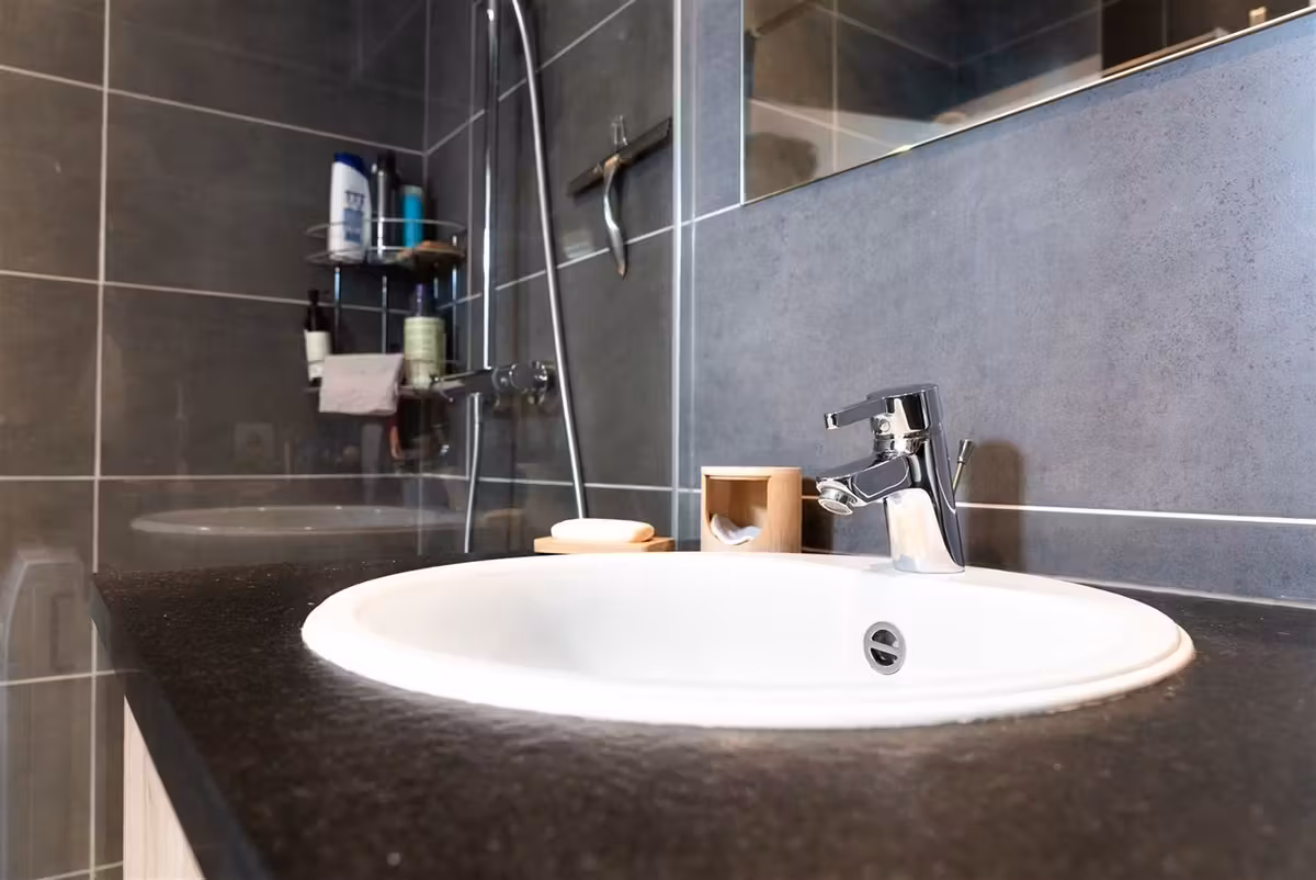 Spacious 2-bedroom apartment with terrace - 16