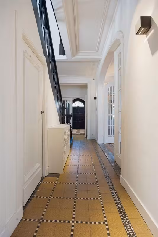 Magnifique maison de maître rénovée avec 6 chambres, jardin et double parking - 8