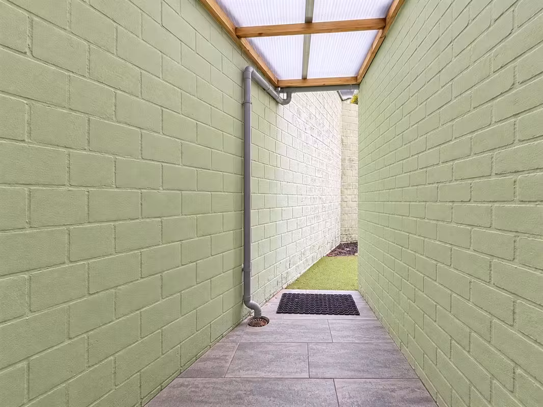 Ground-floor apartment with 2 bedrooms, garage - 16