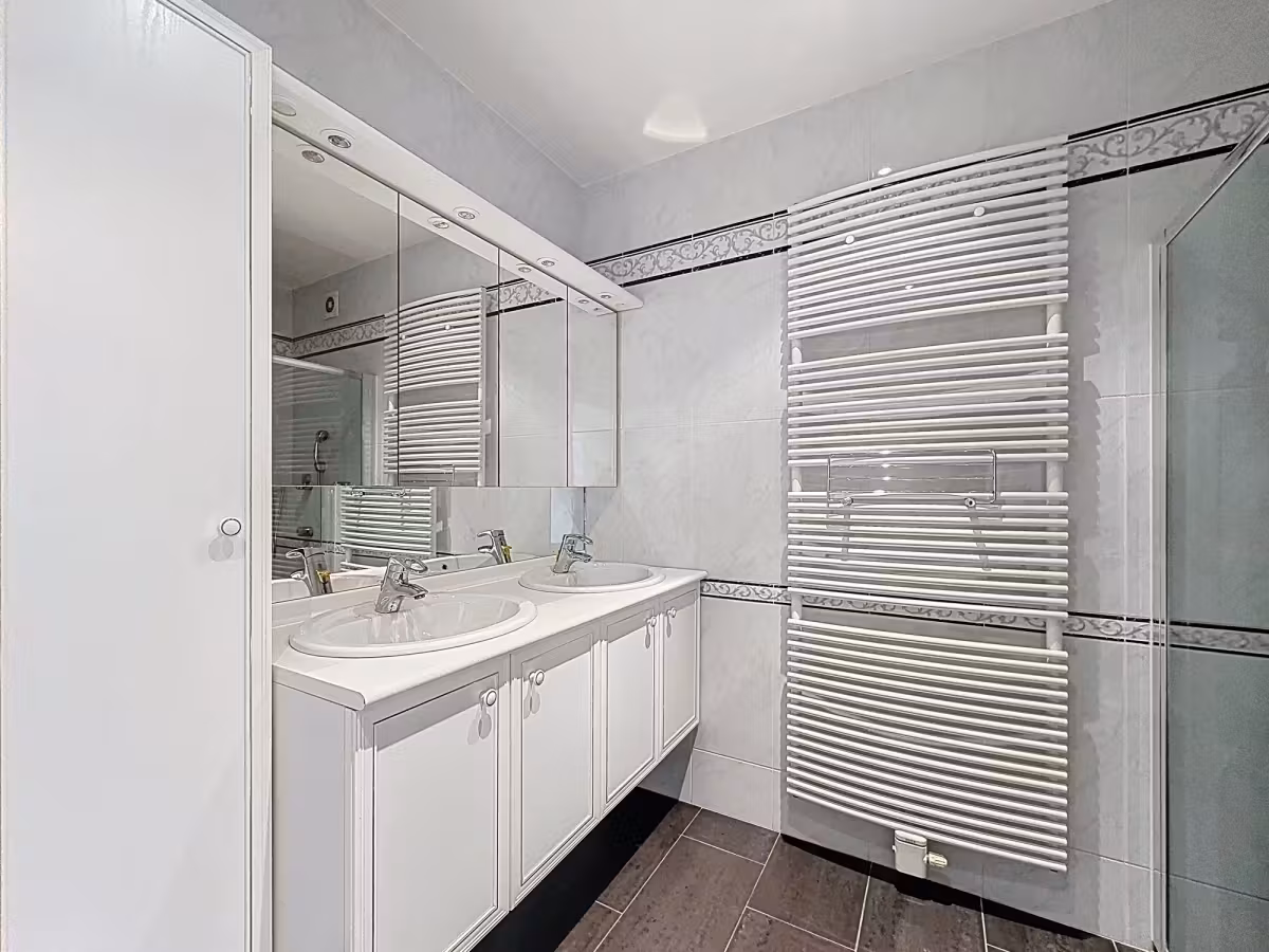 Lichtrijk appartement met twee slaapkamers te huur in Hoboken - 16