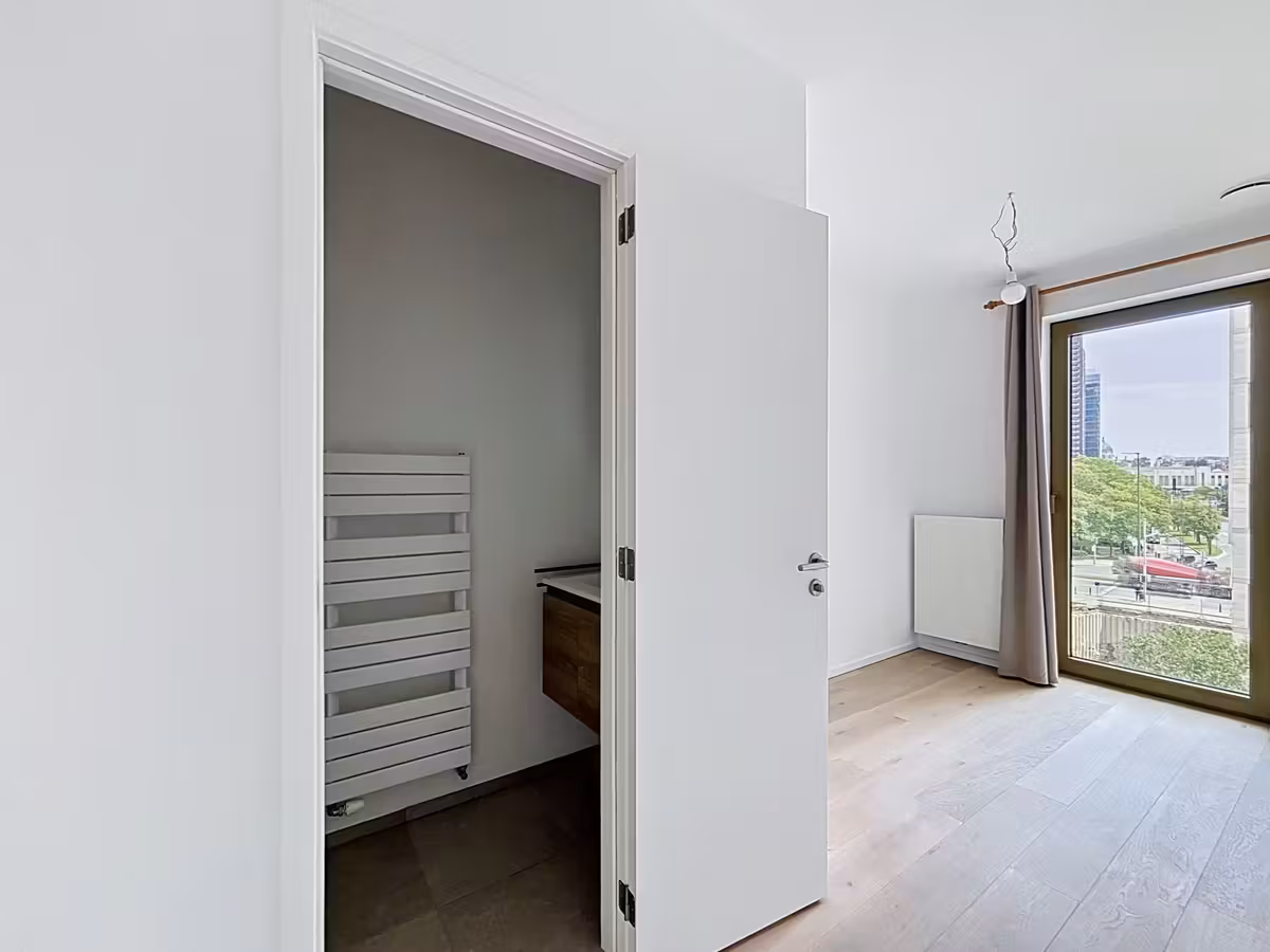 Mooi 2 slaapkamer appartement + parking - 16