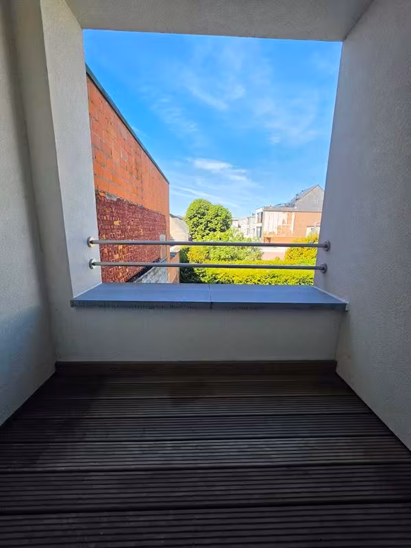 Gerenoveerd appartement met terras in Wilrijk - 13