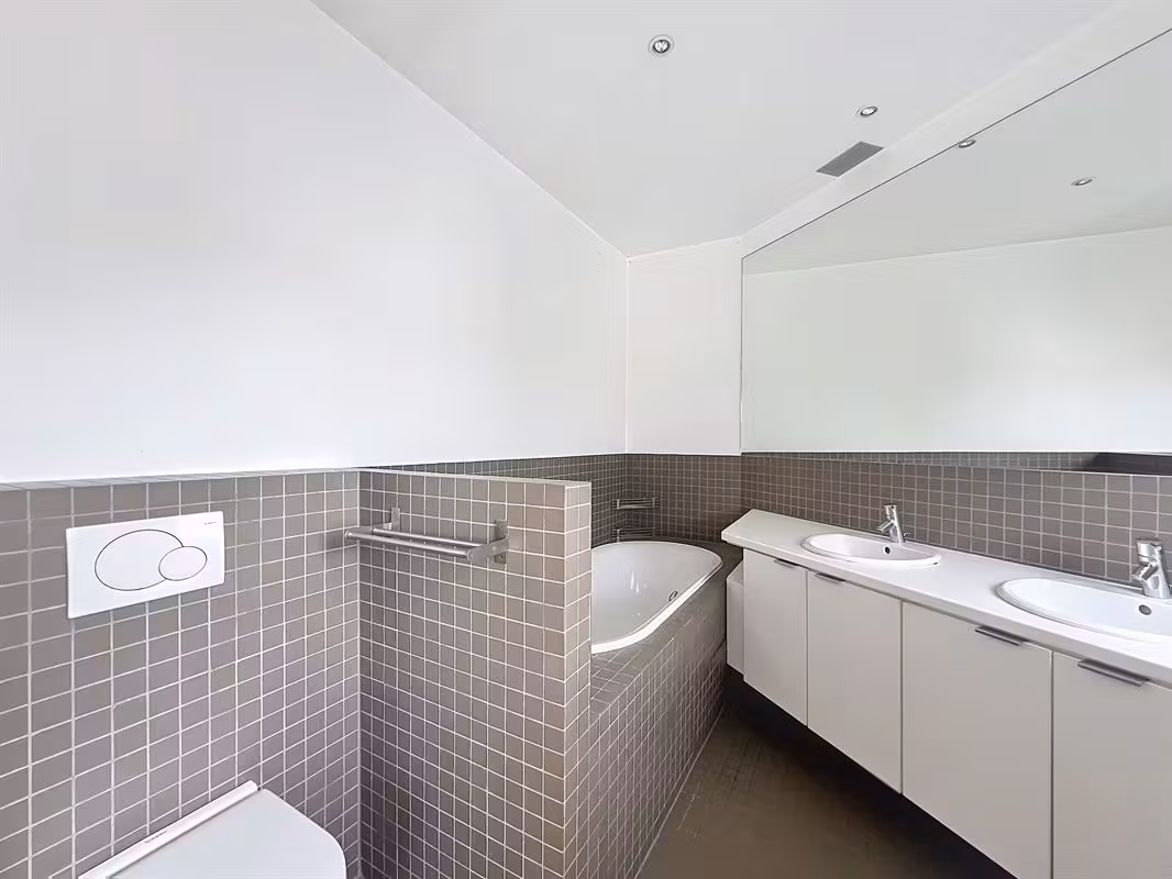 Stunning high-end 2-bedroom + study duplex in Uccle - 4