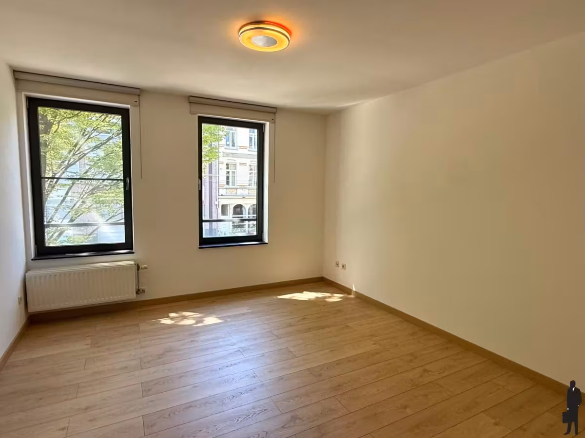 Instapklaar en lichtrijk 3-slaapkamer appartement met terras - 4