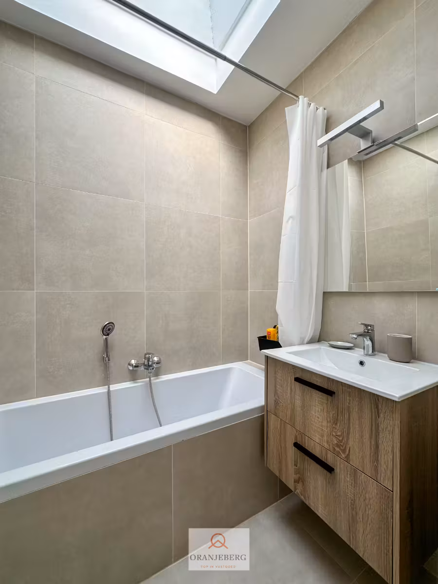 Gemeubelde en gerenoveerde rijwoning nabij centrum Ledeberg - 5