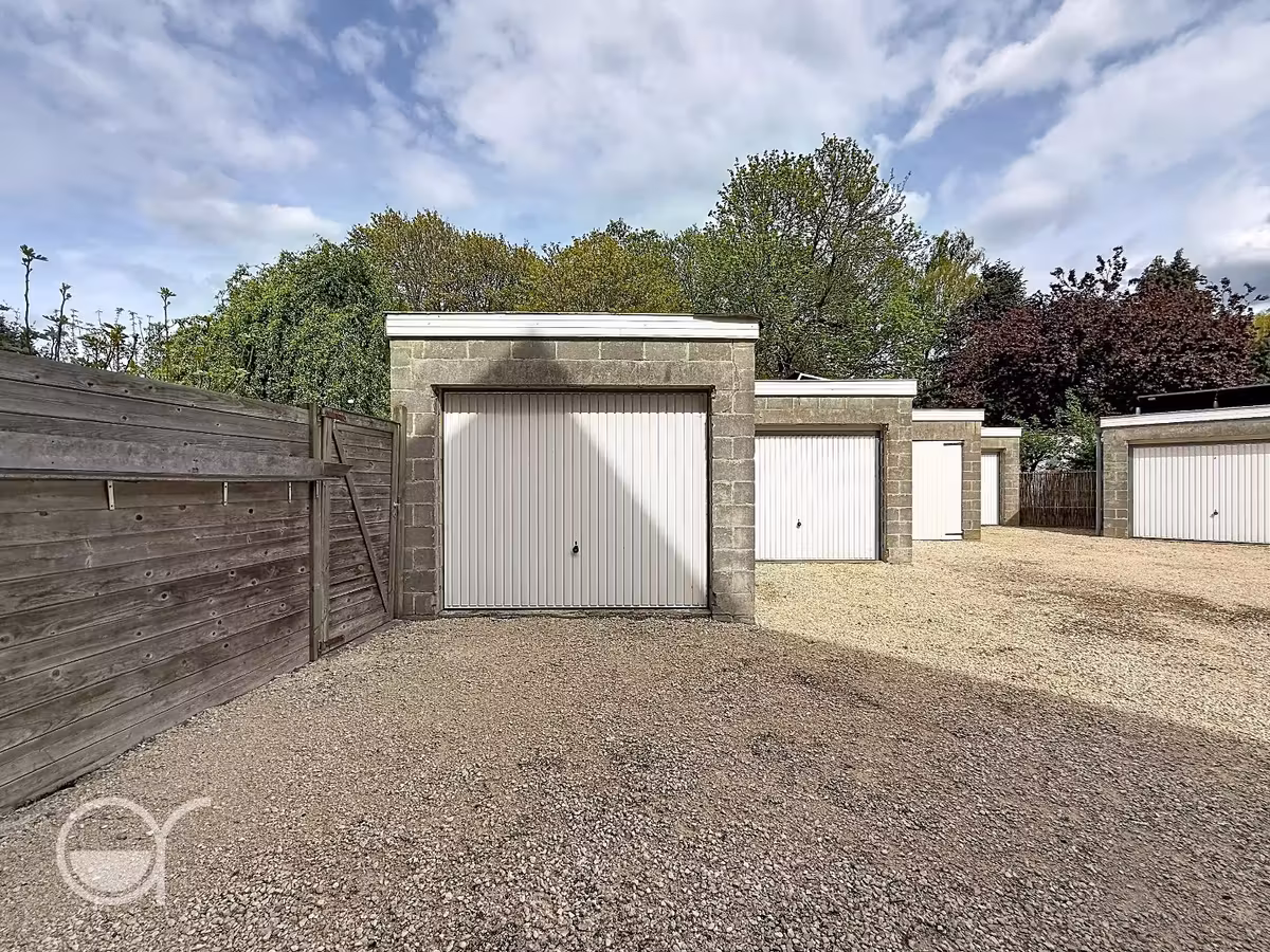 Ruim gelijkvloers 1-slaapkamerappartement met stadstuintje en garagebox - 16