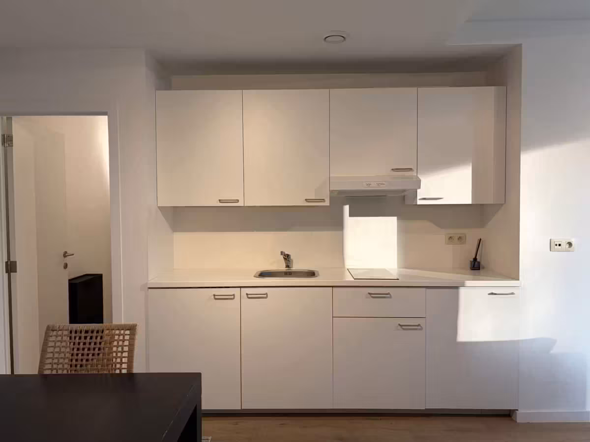 Gemeubelde studio in Nieuw Zuid - 3
