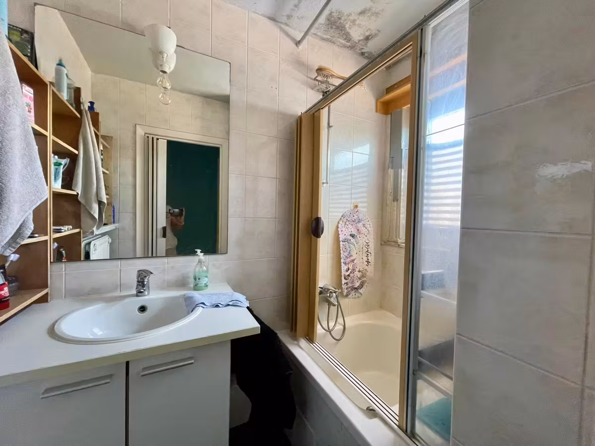Gerenoveerd appartement met twee slaapkamers en terras - 13