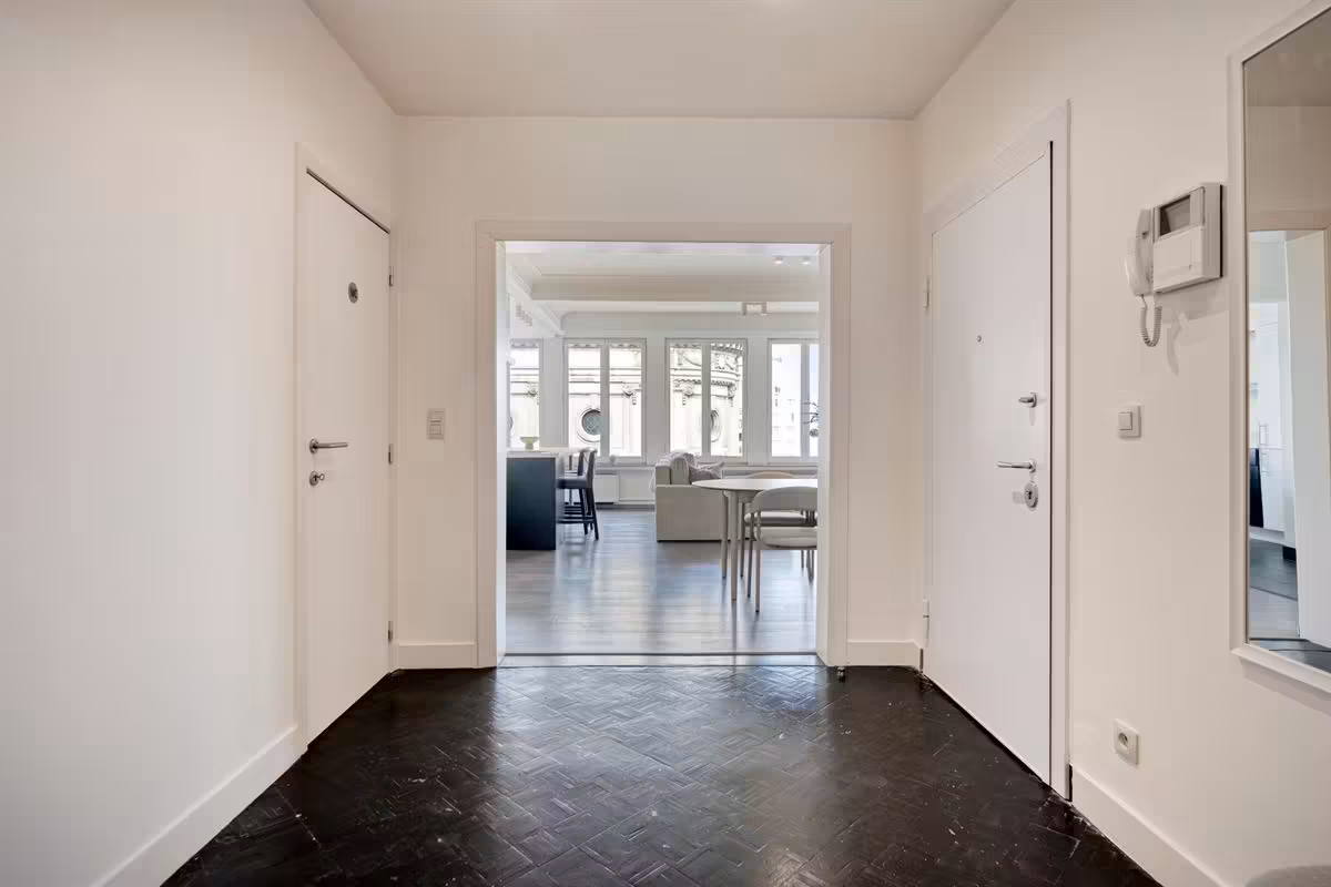 Top gelegen, volledig gemeubeld 2-slaapkamerappartement op de Keyserlei Meir - 4
