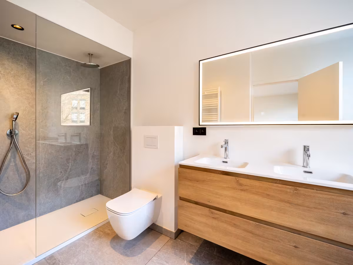 Renovated triplex penthouse near Louise - 20