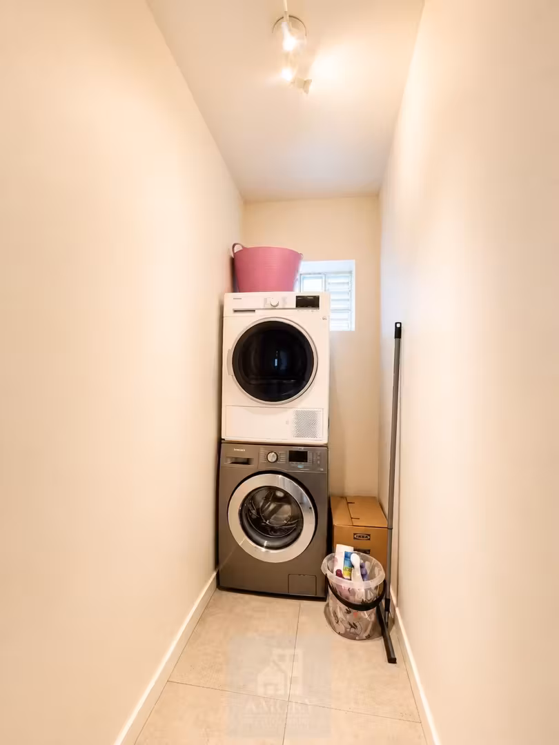 Appartement rénové avec 2 chambres à coucher et garage - 9