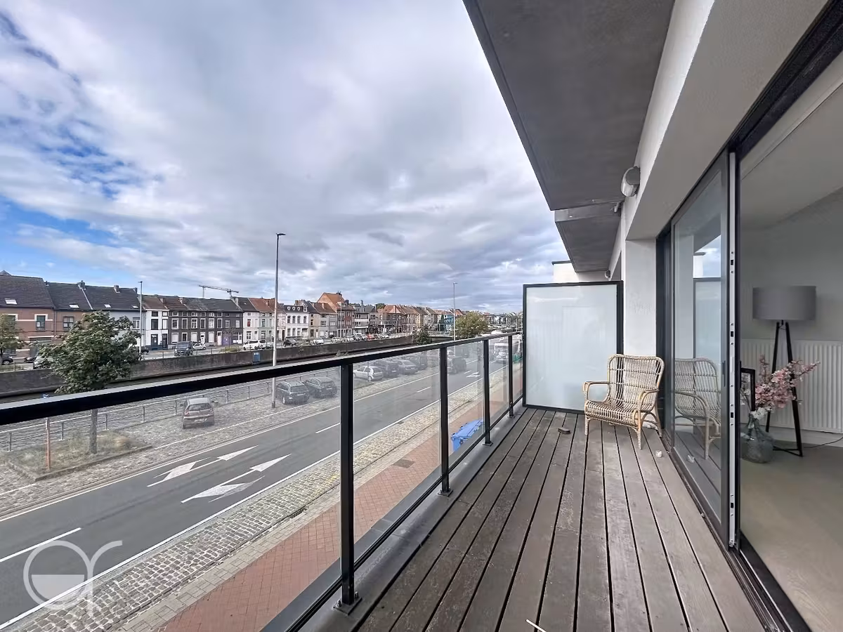Furnished two-bedroom apartment with water view - 9