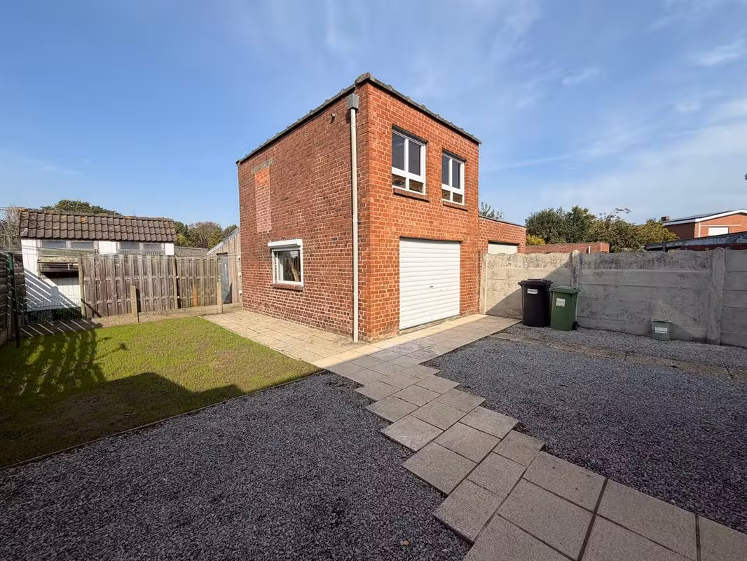 Semi-detached house with sunny garden and three bedrooms - 12