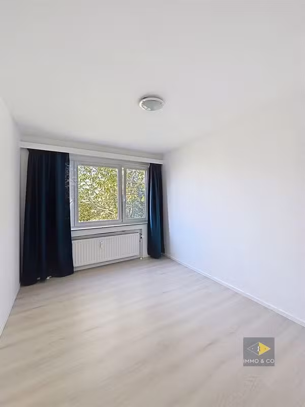 Twee-slaapkamerappartement met balkon in Evere - 4