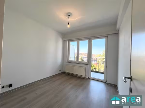 Instapklaar appartement met 2 slaapkamers, terras en garage - 4