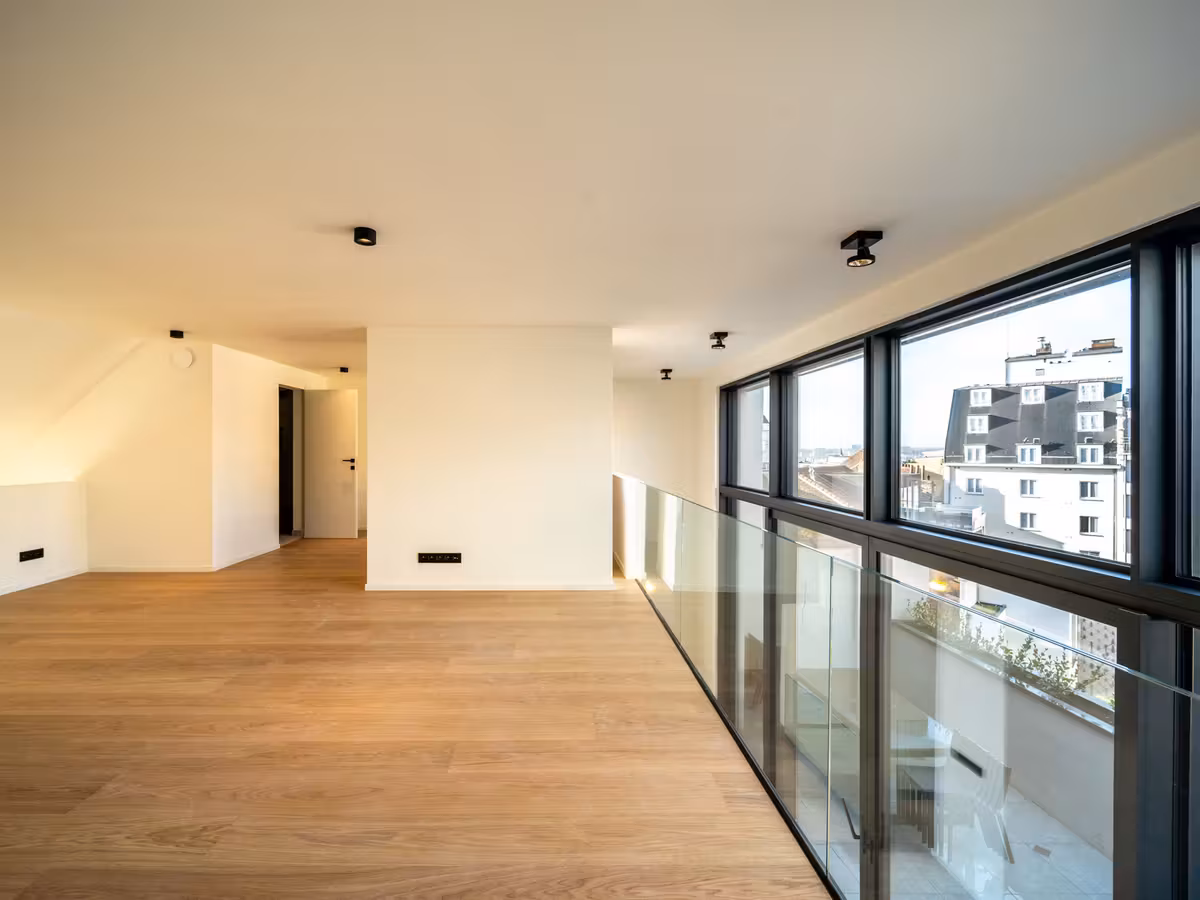 Renovated triplex penthouse near Louise - 10
