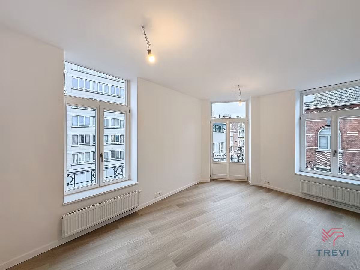Gerenoveerd appartement met één slaapkamer en balkon - 8