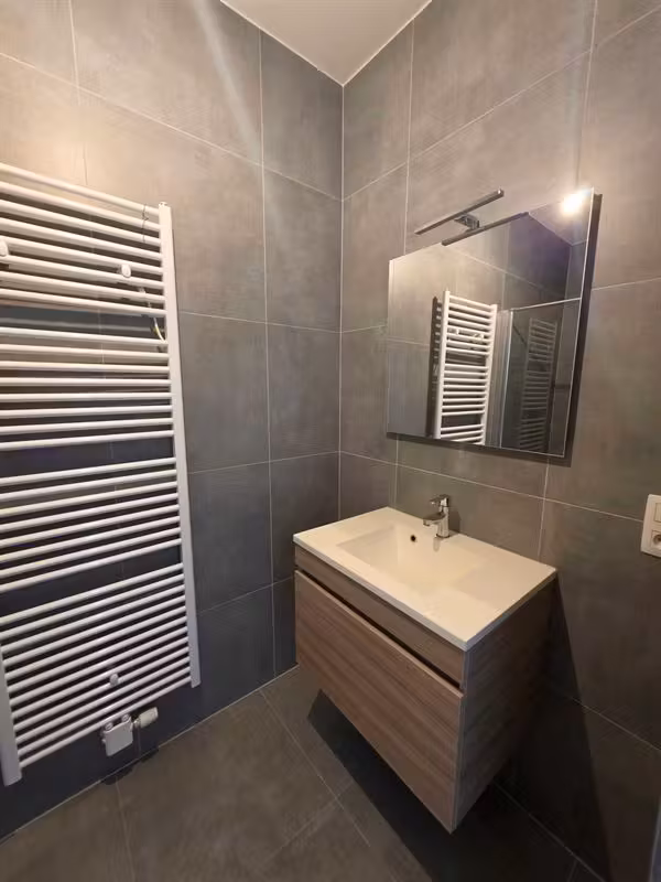Gerenoveerd appartement met terras in Wilrijk - 16