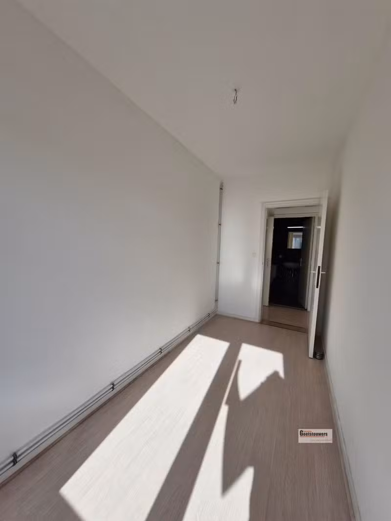 Appartement rénové avec 2 chambres à coucher - 9