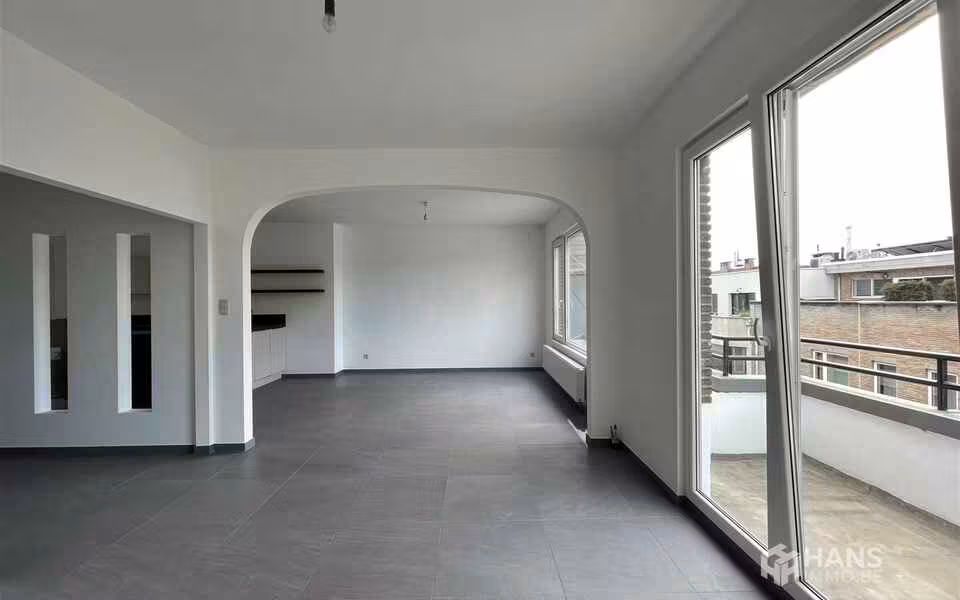 Renovated two-bedroom apartment with terraces - 10