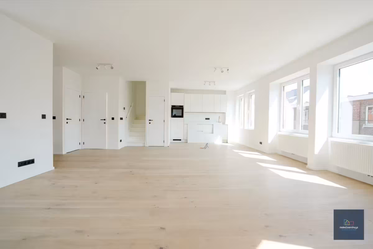 Stijlvol gerenoveerd 3 slaapkamerappartement met terras - 8