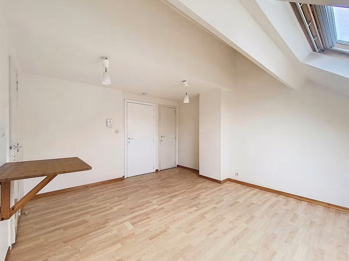 Gemeubelde studio aan Place Flagey - 1