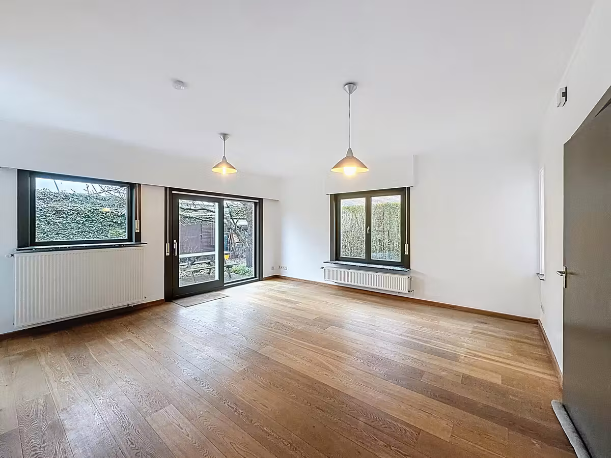 Lichtrijke woning met drie slaapkamers, tuin en garage - 2