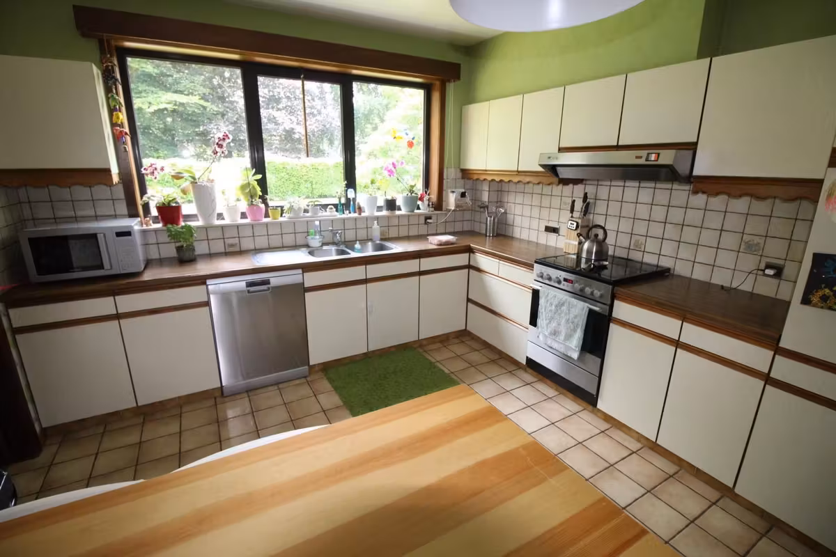Vaste maison spacieuse dans un quartier calme - 3