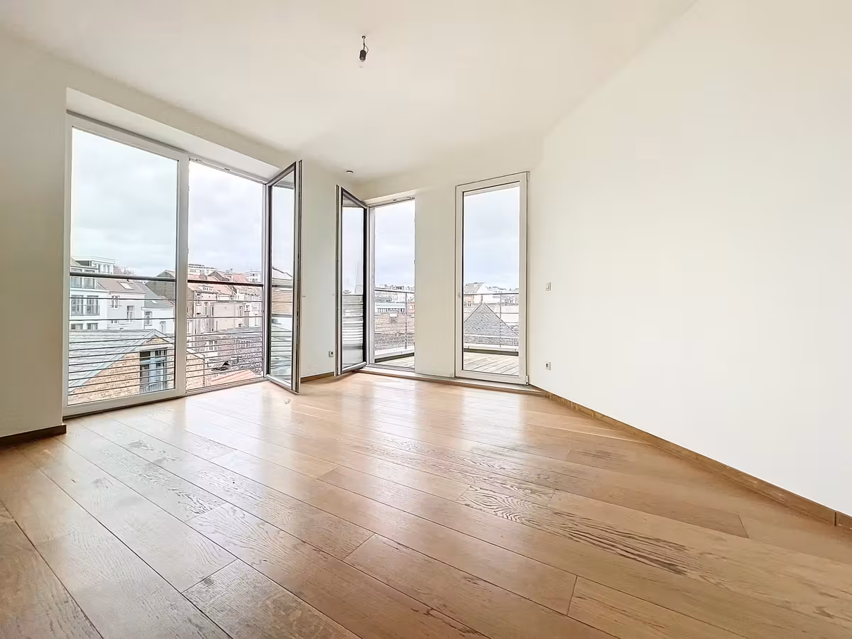 Bright 3-bedroom apartment with terrace - 9