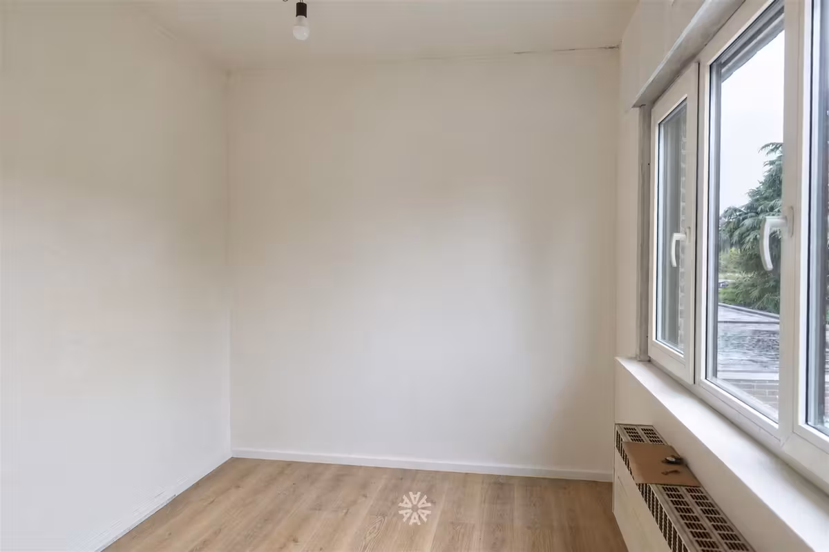 Maison en rangée rénovée avec garage intégré - 9