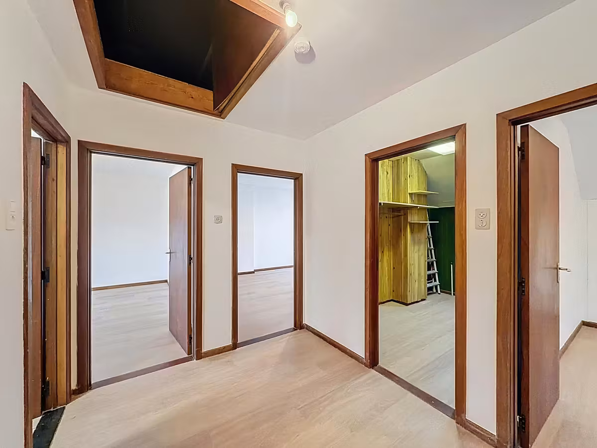 Lichtrijke woning met drie slaapkamers, tuin en garage - 8